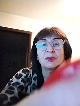 AlbinaXPretty online show from November 2025 09:30:01 PM