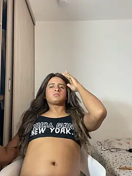 Snapshot of laurafoxxx chatting on February 2026 04:04:01 PM laurafoxxx online show from February 2026 04:04:01 PM