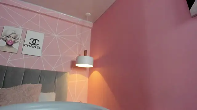 Snapshot of dolly_zoe chatting on December 2025 01:41:02 AM dolly zoe online show from December 2025 01:41:02 AM