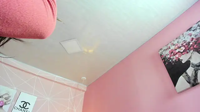 dolly zoe online show from November 2025 04:57:02 AM