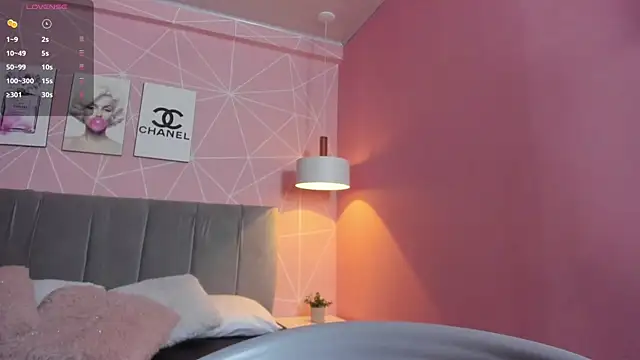 dolly zoe online show from November 2025 10:21:01 PM