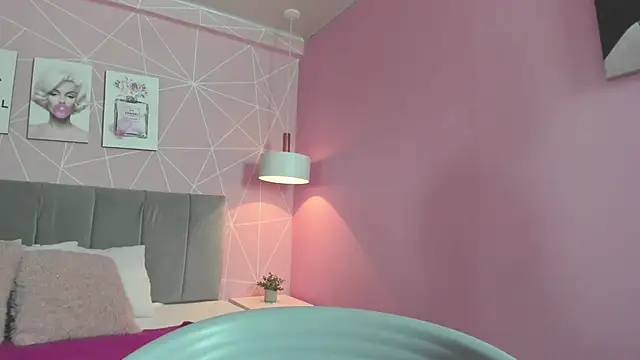 dolly zoe online show from March 2025 09:05:02 PM