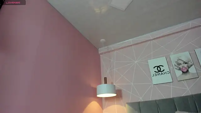 dolly zoe online show from October 2025 01:39:01 AM