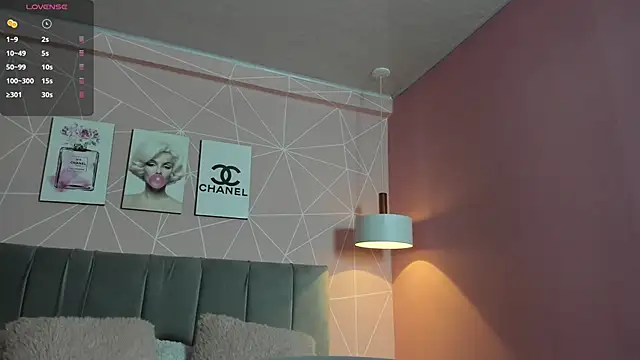 dolly zoe online show from November 2025 04:05:02 AM