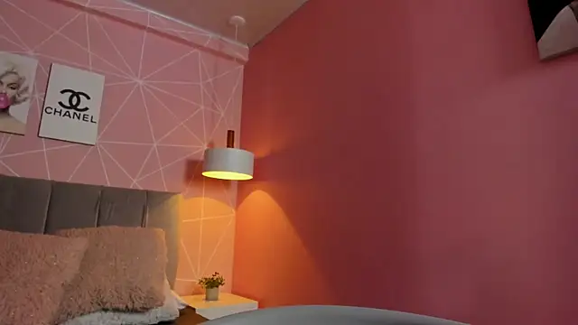 Snapshot of dolly_zoe chatting on December 2025 05:12:02 AM dolly zoe online show from December 2025 05:12:02 AM