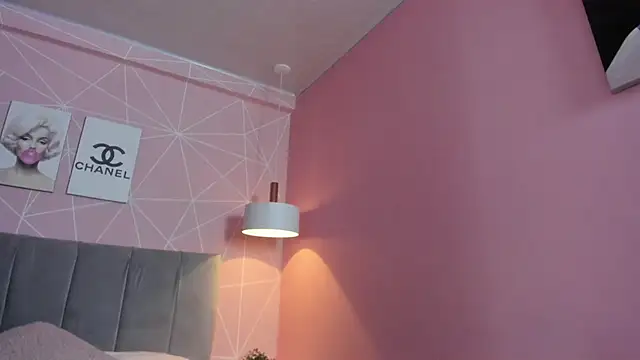 dolly zoe online show from December 2025 09:48:01 PM