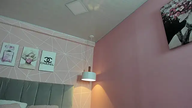 dolly zoe online show from November 2025 10:03:01 PM