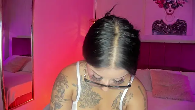 ayshel   online show from November 2025 08:12:01 PM