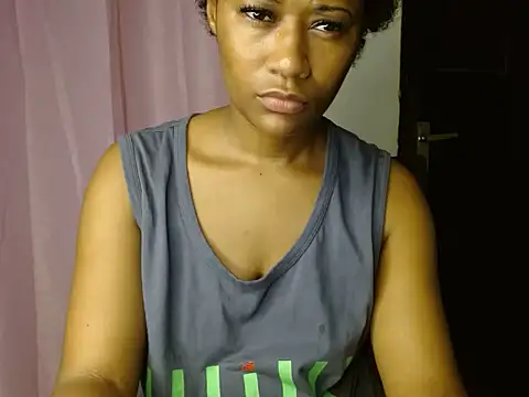 Snapshot of savage_laura chatting on May 2026 02:53:01 AM savage laura online show from May 2026 02:53:01 AM