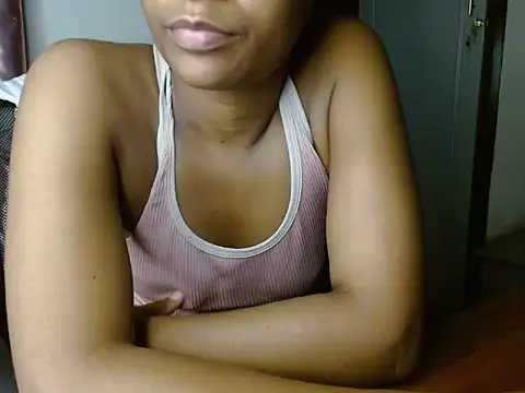 Snapshot of savage_laura chatting on May 2026 08:44:02 PM savage laura online show from May 2026 08:44:02 PM