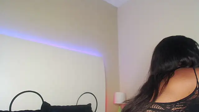 Snapshot of MichaelaCox chatting on May 2026 04:44:02 PM MichaelaCox online show from May 2026 04:44:02 PM