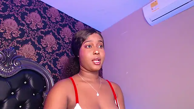Snapshot of MichaelaCox chatting on June 2026 12:32:02 PM MichaelaCox online show from June 2026 12:32:02 PM