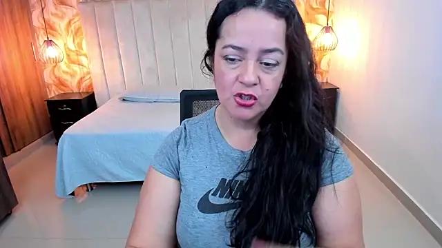 Snapshot of lucia_vonne_ chatting on April 2026 08:04:02 PM lucia vonne online show from April 2026 08:04:02 PM