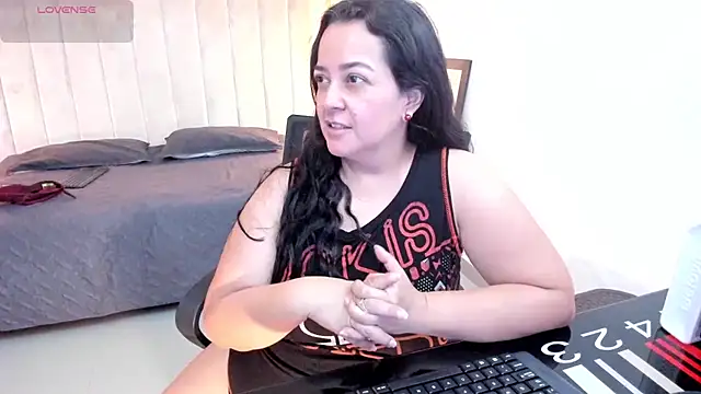 lucia vonne  online show from February 2026 09:25:02 PM