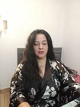 lucia vonne  online show from June 2026 12:01:02 AM