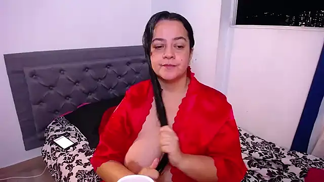 lucia vonne  online show from June 2026 02:00:02 AM
