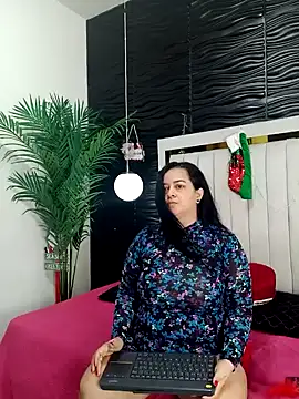 Snapshot of lucia_vonne_ chatting on December 2024 01:45:02 PM lucia vonne online show from December 2024 01:45:02 PM