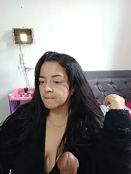 Snapshot of lucia_vonne_ chatting on June 2026 09:09:02 PM lucia vonne online show from June 2026 09:09:02 PM
