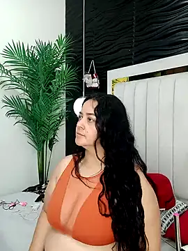 Snapshot of lucia_vonne_ chatting on January 2025 01:01:01 PM lucia vonne online show from January 2025 01:01:01 PM