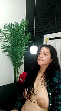 Snapshot of lucia_vonne_ chatting on January 2025 02:42:02 PM lucia vonne online show from January 2025 02:42:02 PM