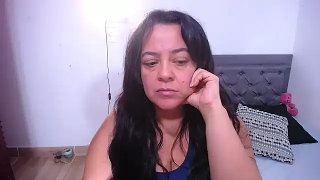 lucia vonne  online show from June 2026 06:57:01 PM