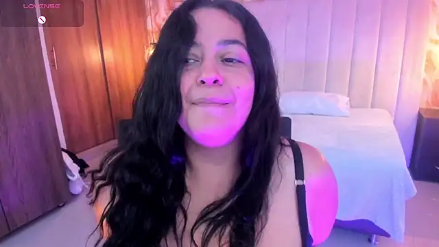 Snapshot of lucia_vonne_ chatting on May 2026 07:50:01 PM lucia vonne online show from May 2026 07:50:01 PM
