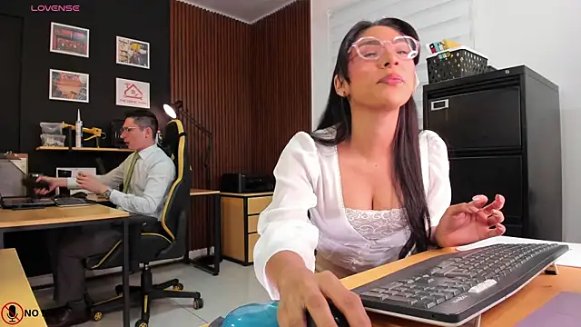 Office Naughty Girl online show from January 2025 03:43:01 PM