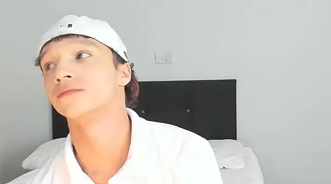 angelcortes online show from February 2025 05:15:01 AM