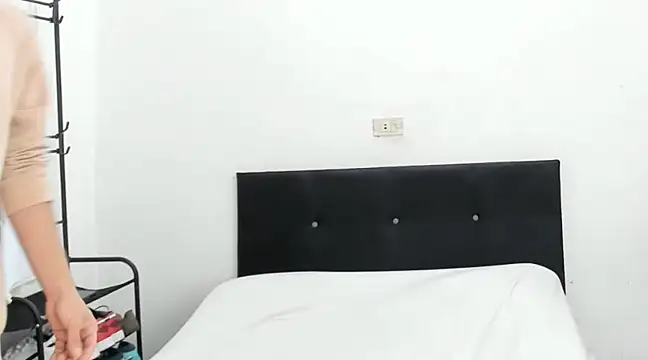 angelcortes online show from December 2024 10:37:02 AM