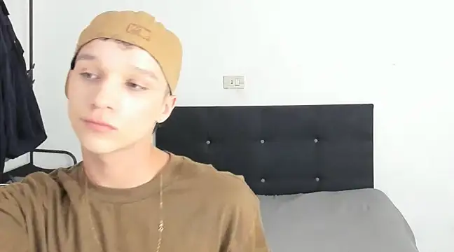 angelcortes online show from December 2024 10:01:02 PM