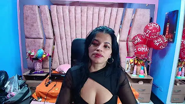 Snapshot of HornySkinny26 chatting on December 2025 05:43:01 AM HornySkinny26 online show from December 2025 05:43:01 AM