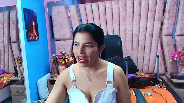 Snapshot of HornySkinny26 chatting on November 2025 05:33:02 AM HornySkinny26 online show from November 2025 05:33:02 AM