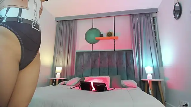 CoralineRicce  online show from October 2025 08:43:01 PM