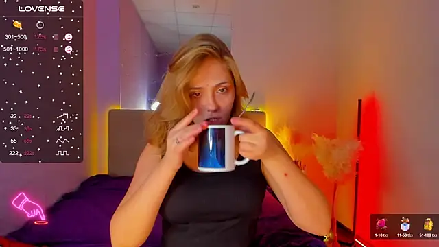 DellaRowe online show from November 2025 01:45:01 PM