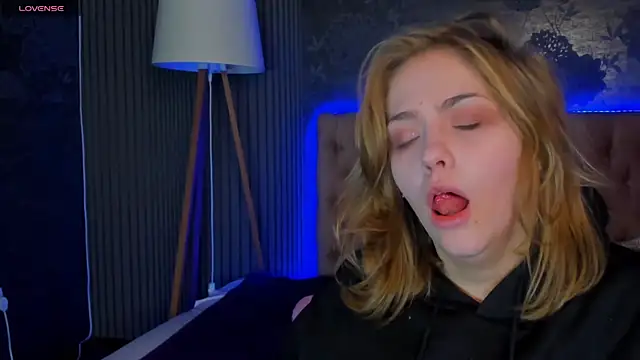 DellaRowe online show from November 2025 06:24:01 AM