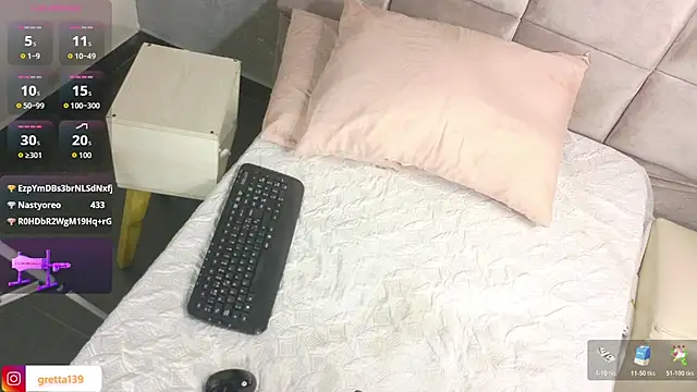 Snapshot of _Gretta chatting on November 2025 09:21:02 AM Gretta online show from November 2025 09:21:02 AM