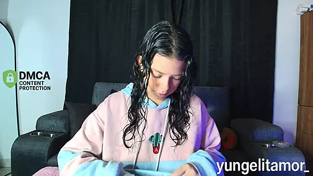 Snapshot of yungelitamor_ chatting on October 2025 05:17:02 AM yungelitamor online show from October 2025 05:17:02 AM