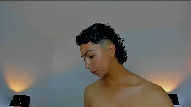 xhenisa  online show from November 2025 10:54:02 PM