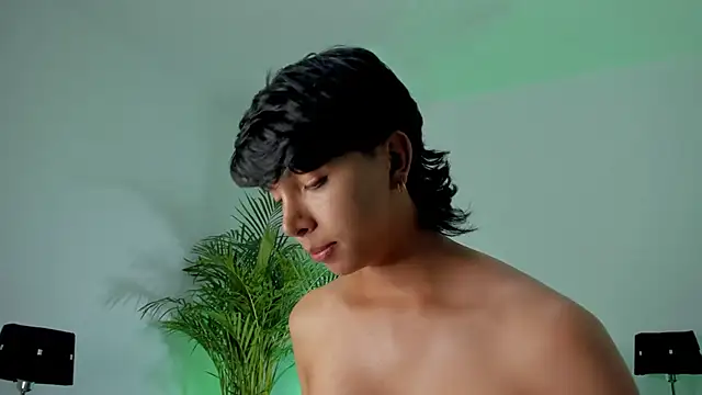 xhenisa  online show from October 2025 07:36:01 PM