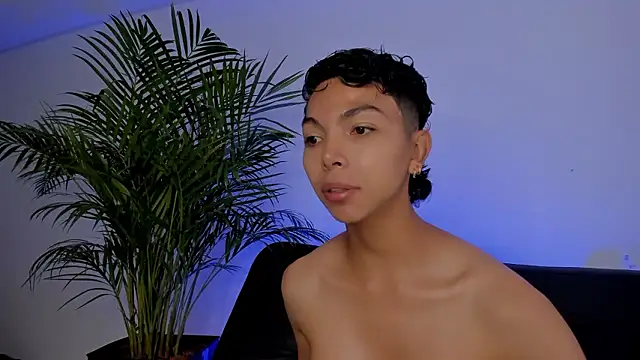 xhenisa  online show from January 2026 05:16:01 PM