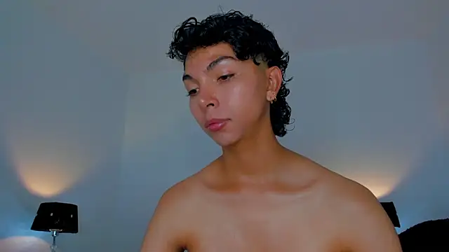 xhenisa  online show from November 2025 06:36:02 PM