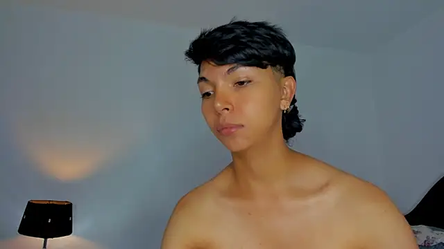 xhenisa  online show from September 2025 03:45:01 PM