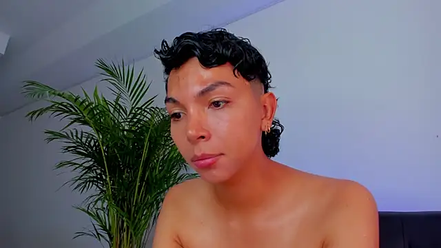 xhenisa  online show from November 2025 06:23:02 PM