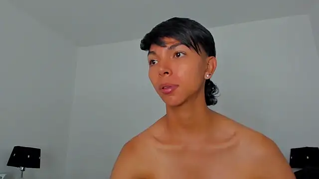 xhenisa  online show from May 2026 04:35:01 PM