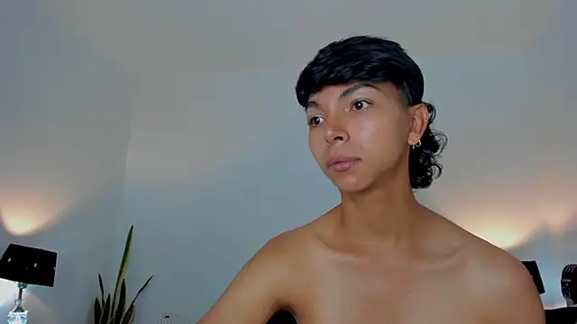 xhenisa  online show from March 2026 04:59:01 PM