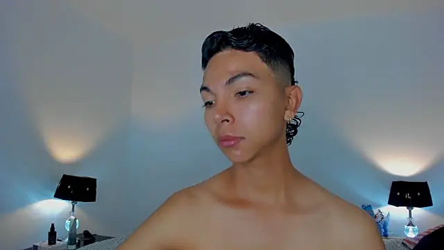 xhenisa  online show from March 2026 08:57:01 PM