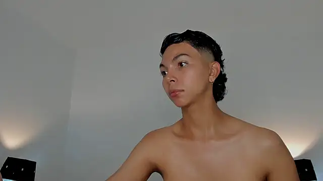 xhenisa  online show from January 2026 08:37:02 PM