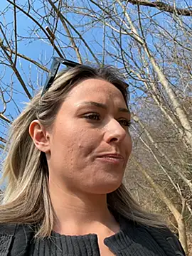 Snapshot of petrouchkaaa_ chatting on February 2026 12:05:02 PM petrouchkaaa online show from February 2026 12:05:02 PM