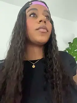 charlotteeruss online show from February 2026 06:21:01 PM