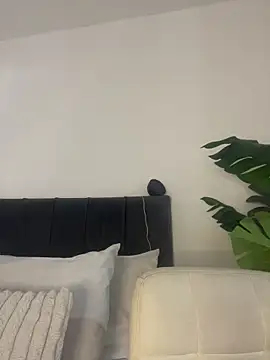 charlotteeruss online show from March 2026 01:22:01 PM